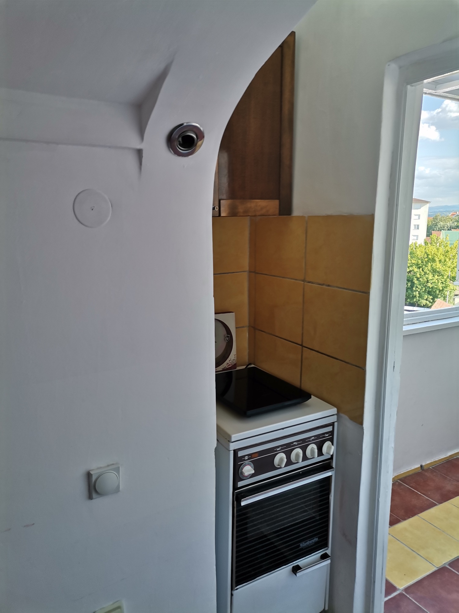 IZDAJEM GARSONJERU 5