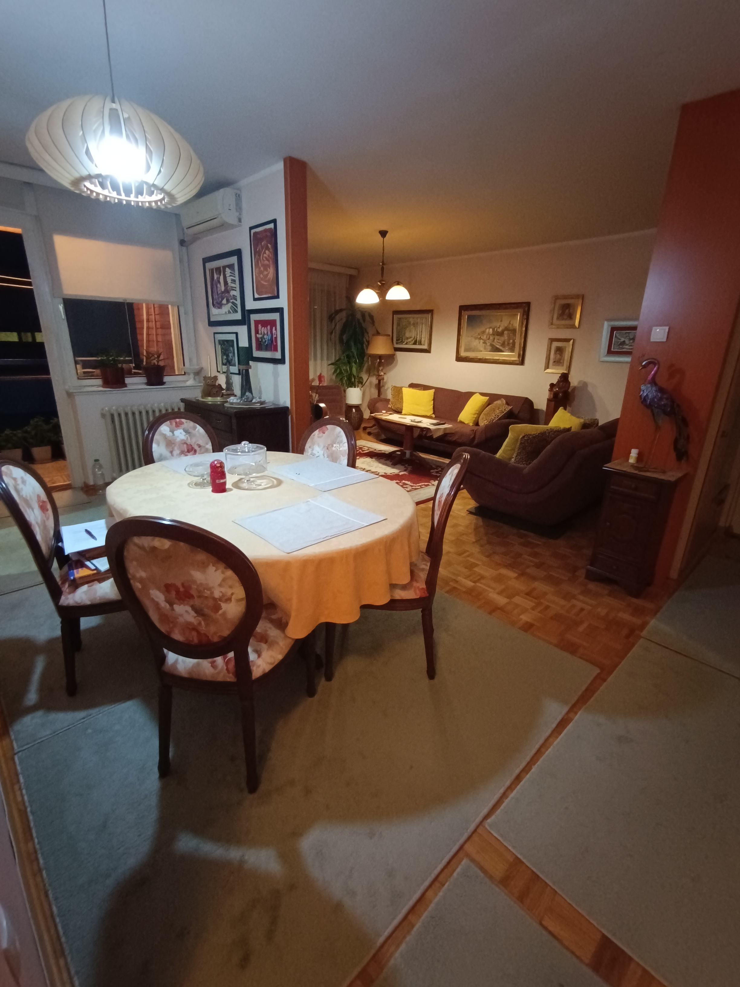 63 blok  3 5 stan  93m2  vlasnik 4