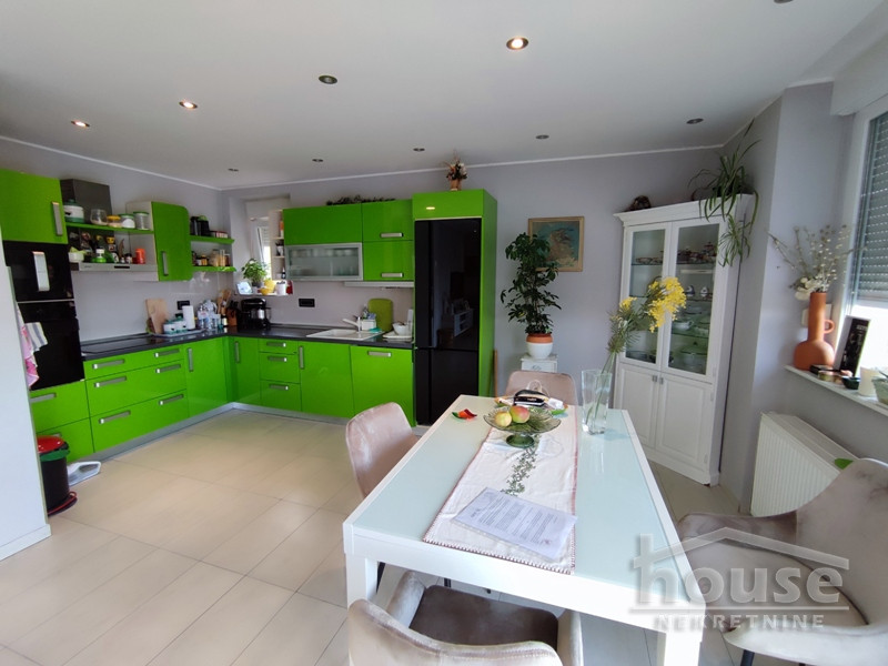 Kuće,SREMSKA KAMENICA,BOCKE 239m2,1700€ , ID: 9116086 30