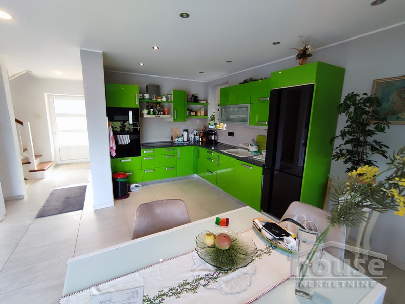 Kuće,SREMSKA KAMENICA,BOCKE 239m2,1700€ , ID: 9116086 31