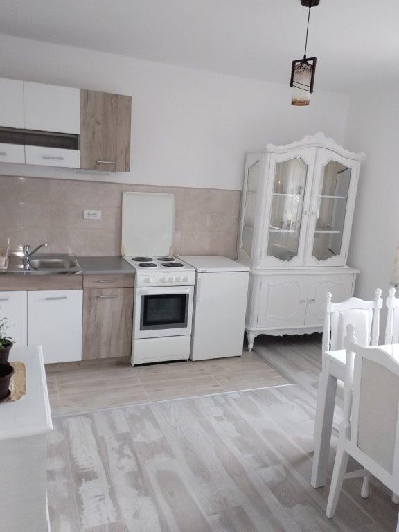 Koštunići  povoljno 5