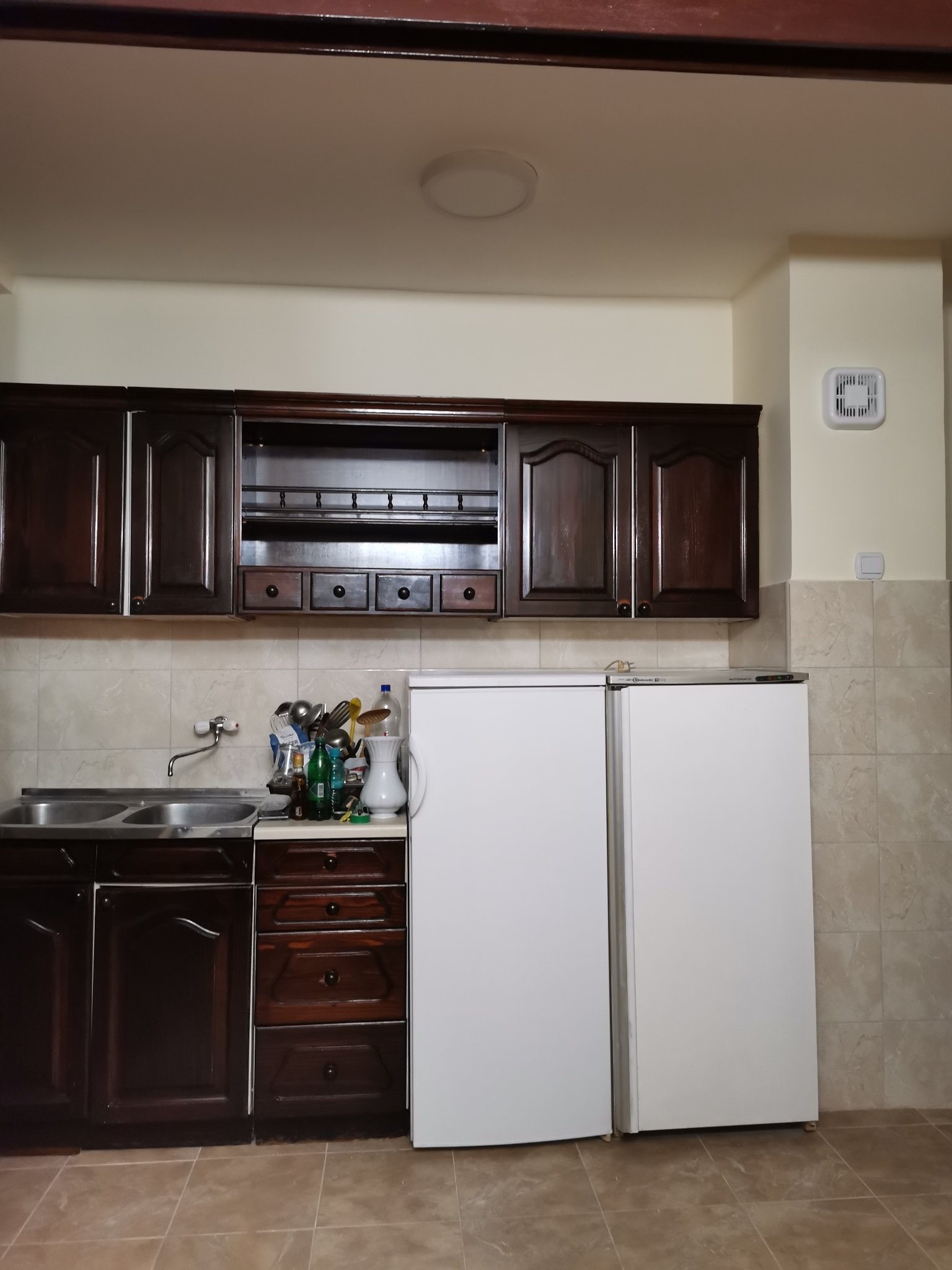 IZDAJE SE STAN PREKO PUTA POSLOVNOG CENTRA  AMBASADOR  I JAVNE GARAZE PARKING SERVISA  2