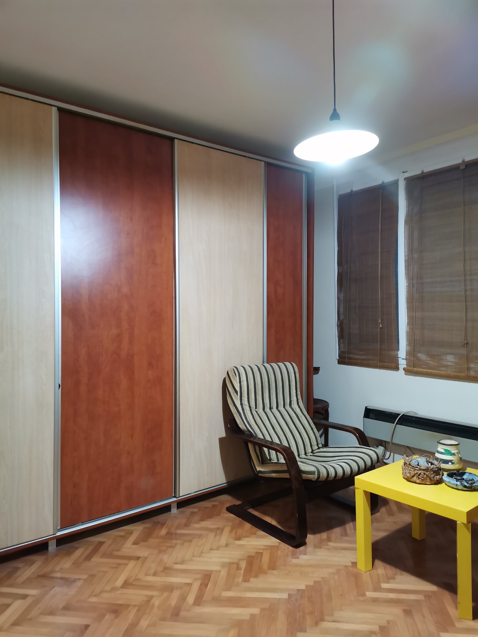 IZDAJE SE STAN PREKO PUTA POSLOVNOG CENTRA  AMBASADOR  I JAVNE GARAZE PARKING SERVISA  4