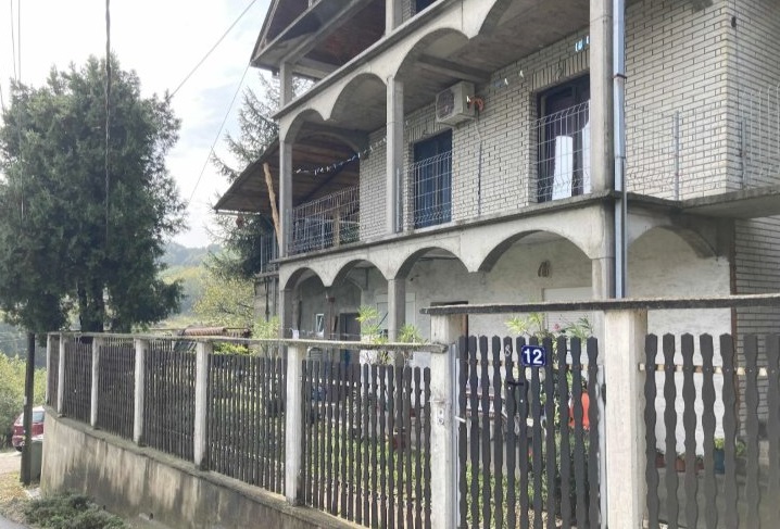 Prodajem kucu u Kumodrazu 2