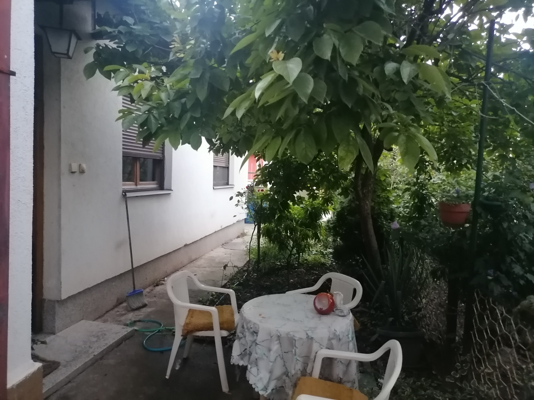 Prodajem kucu u Nisu 2