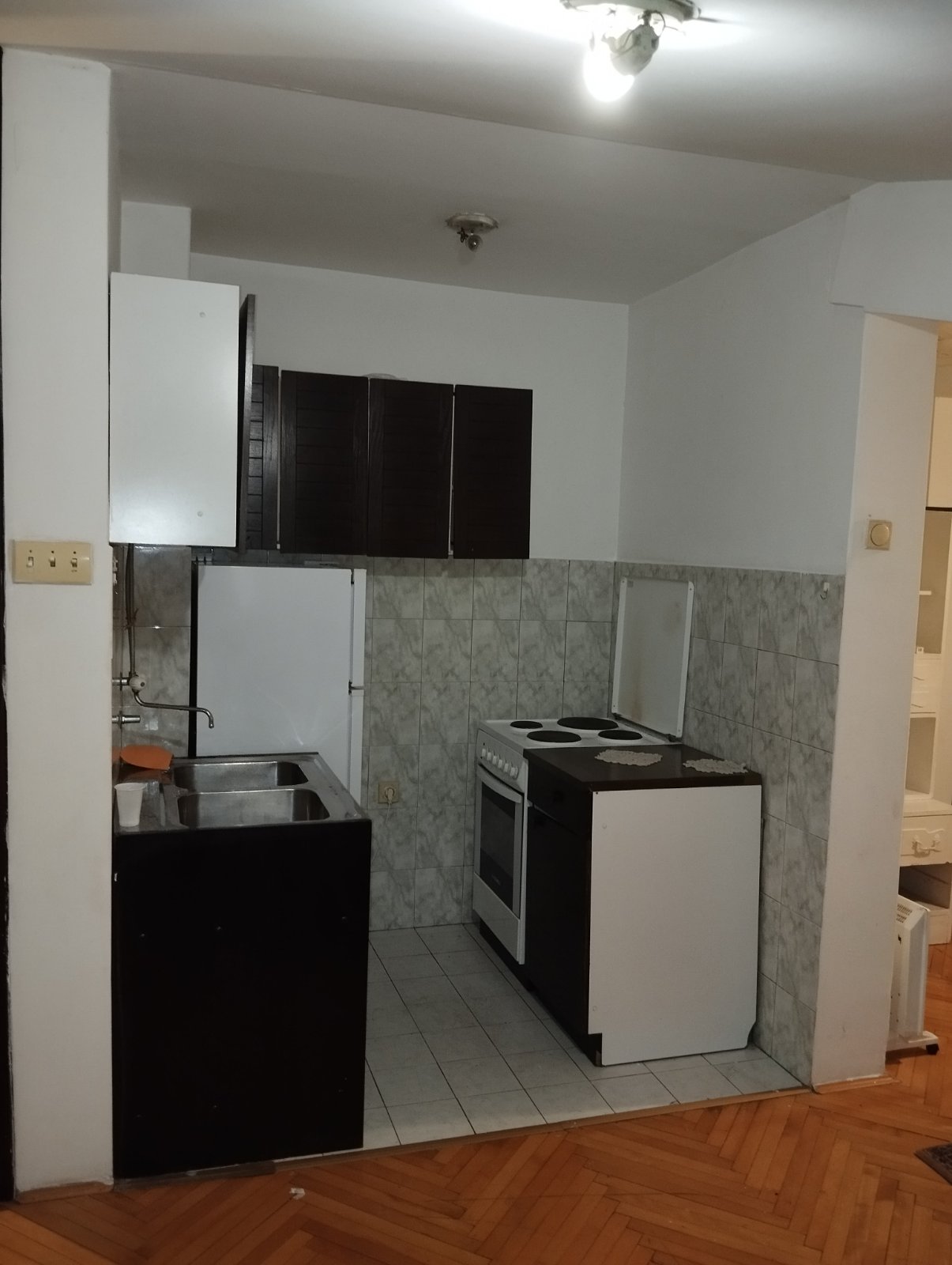 Prodajem stan kod parka Cair 3