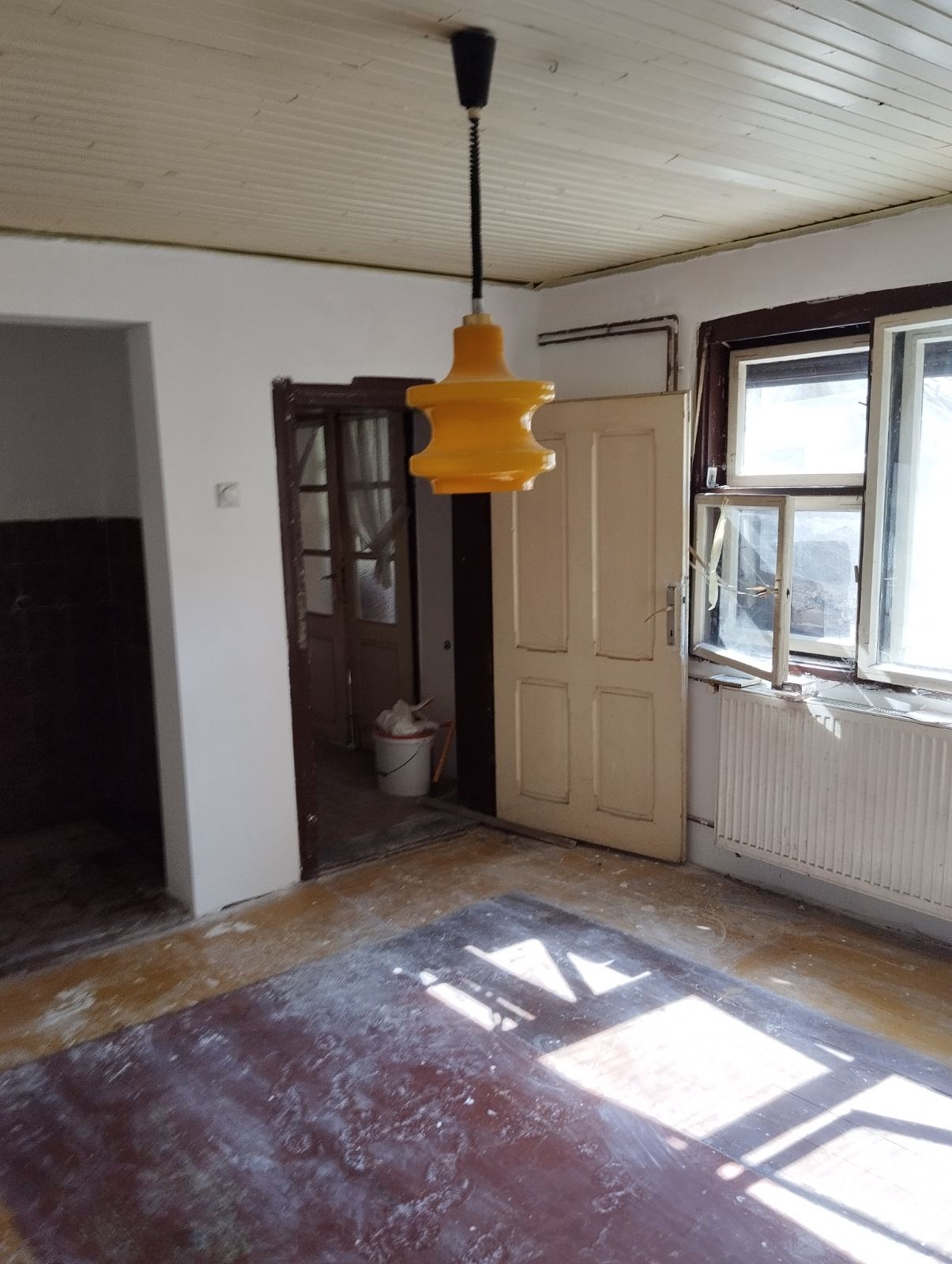 Prodajem kucu u Nisu 5