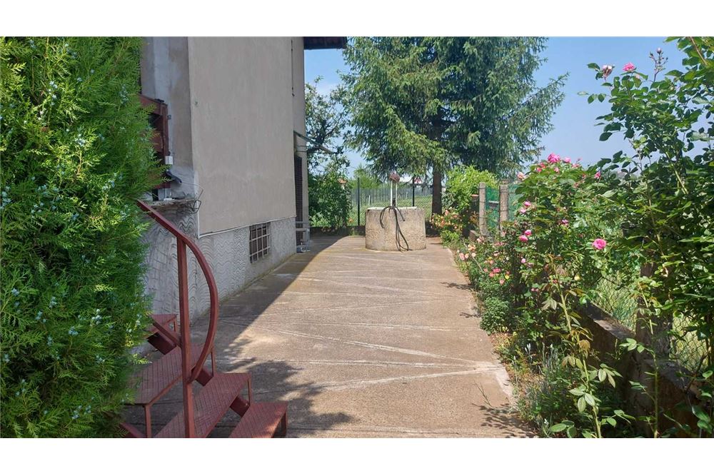  KUĆA - VRTIŠTE 28