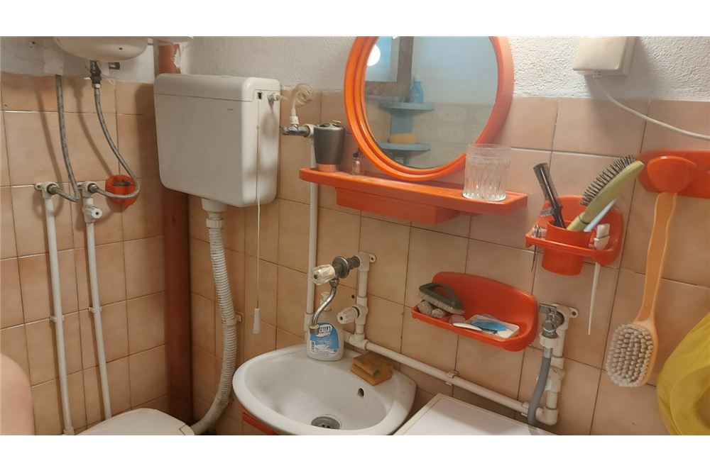  KUĆA - VRTIŠTE 9