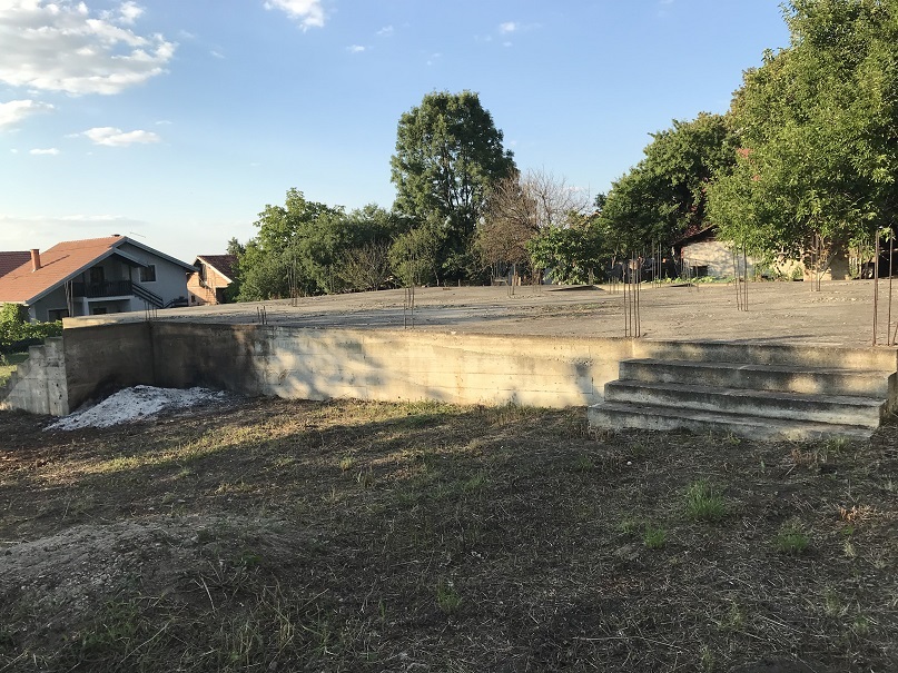 Prodajem plac 5 30ari s temljom 3