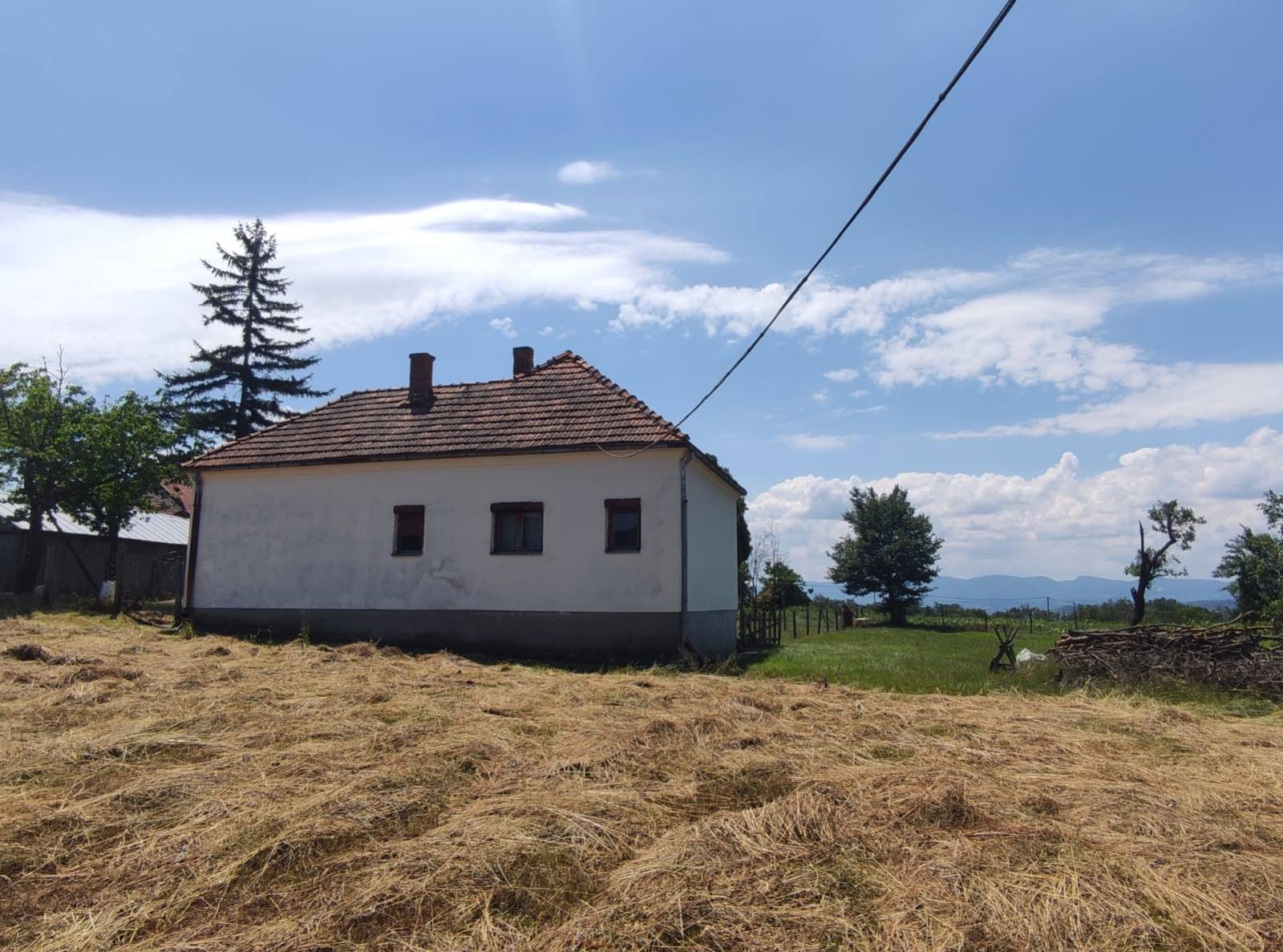 Prodajem kucu sa imanjem Cacak Prislonica 2