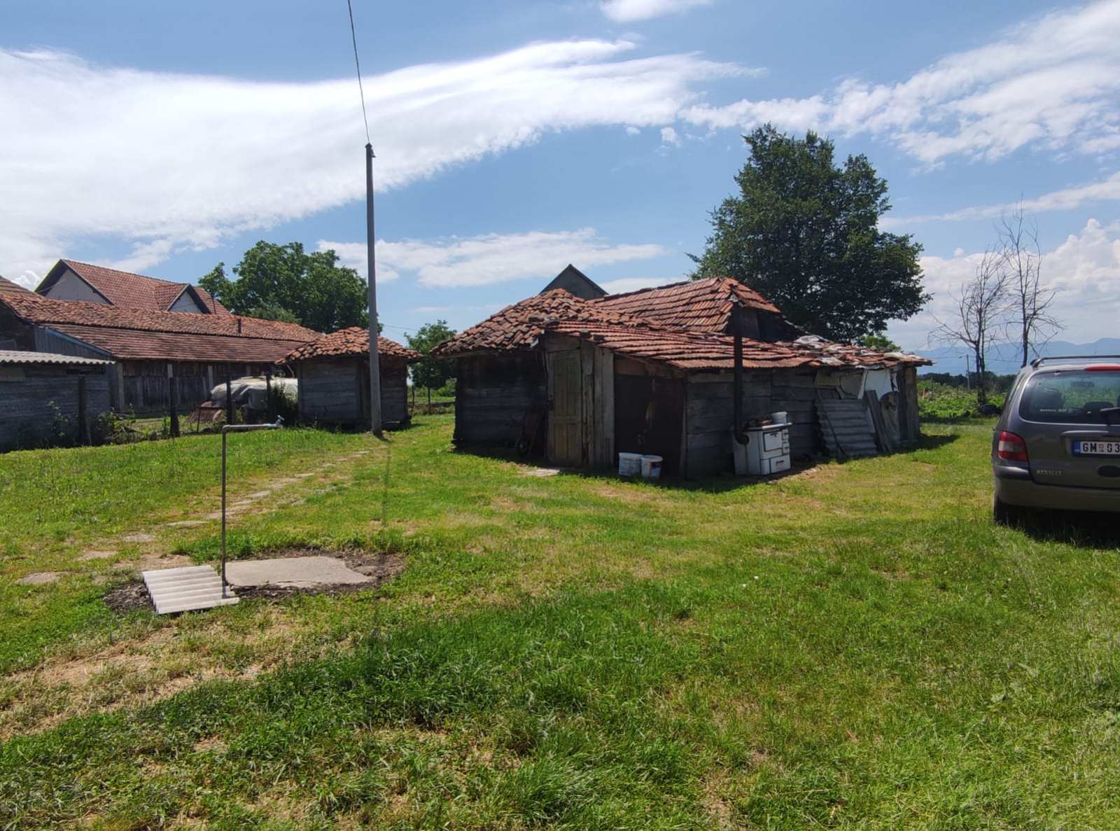 Prodajem kucu sa imanjem Cacak Prislonica 3