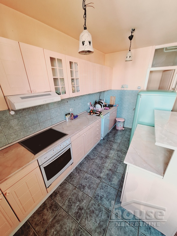 Stan,NOVI SAD,BULEVAR 92m2,154500€ , ID: 1058716 6