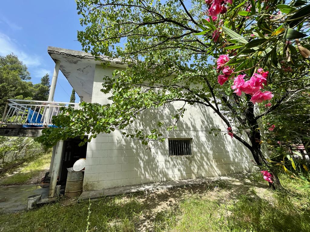 Sutomore  350m od plaže 1