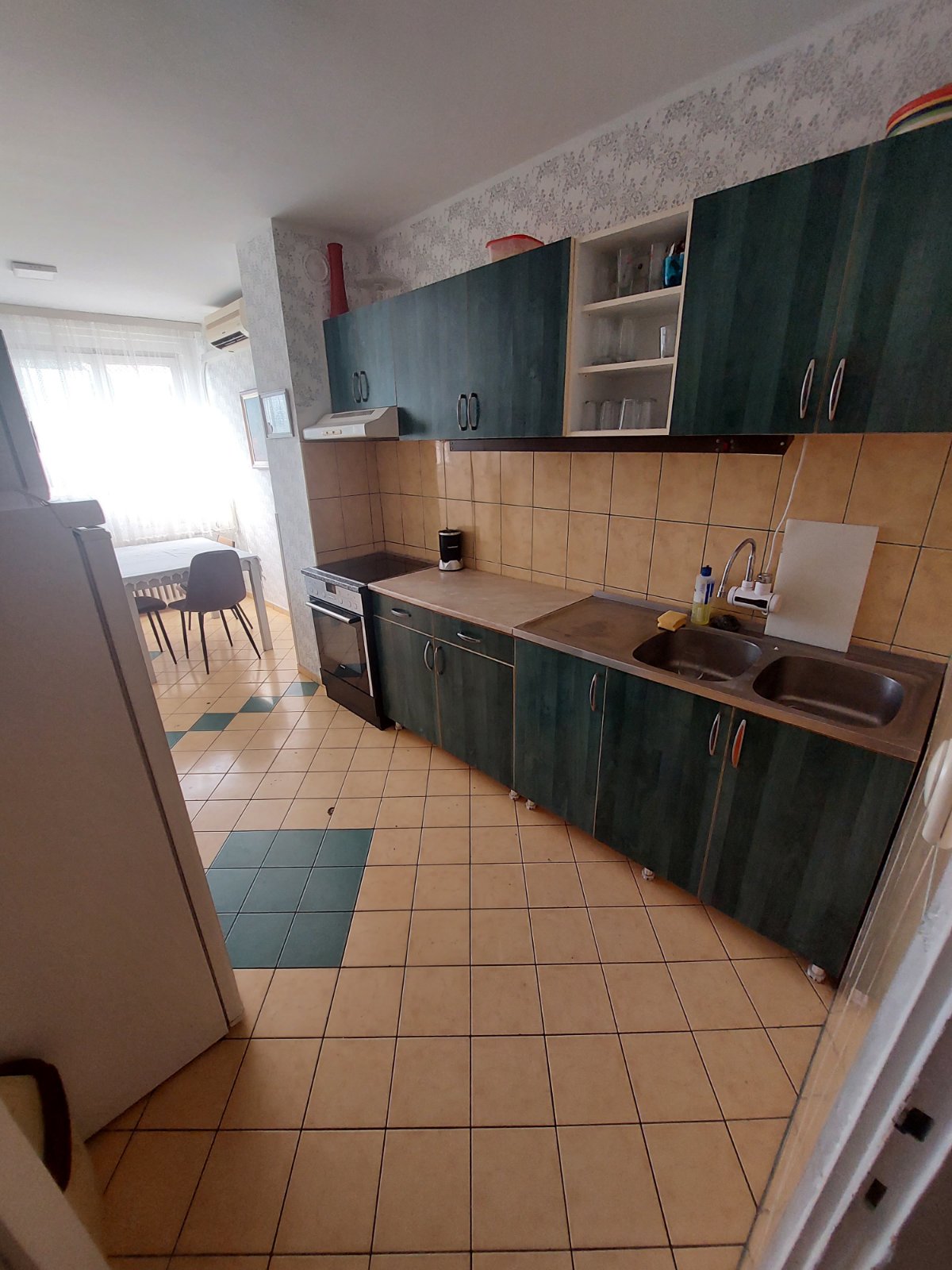 Prodajem dvodoban stan 2