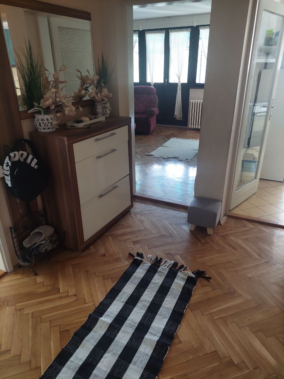 Prodajem dvodoban stan 5