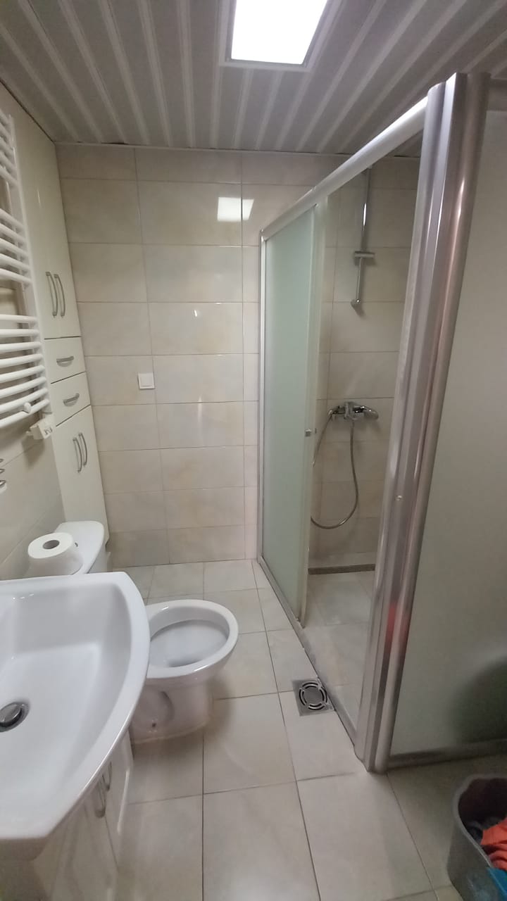 Bar  3 soban stan u centru 4