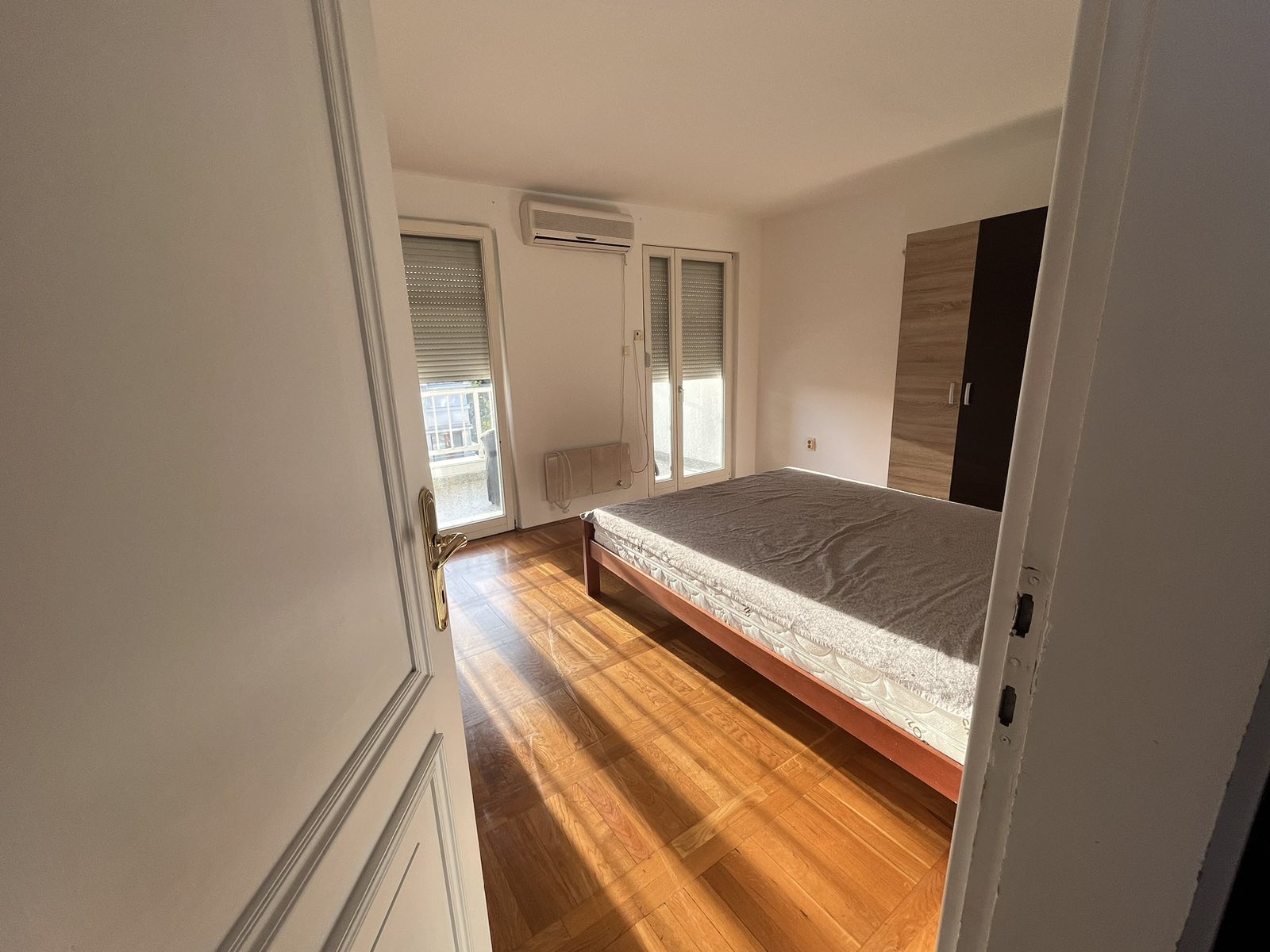 Dedinje  okolina Dzerija  izuzetan  suncan stan 57 m2 2