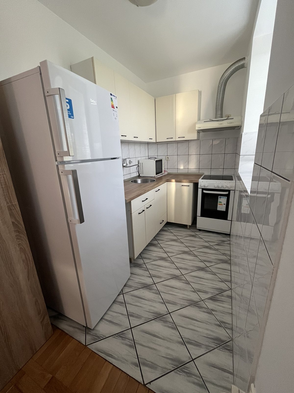 Dedinje  okolina Dzerija  izuzetan  suncan stan 57 m2 4