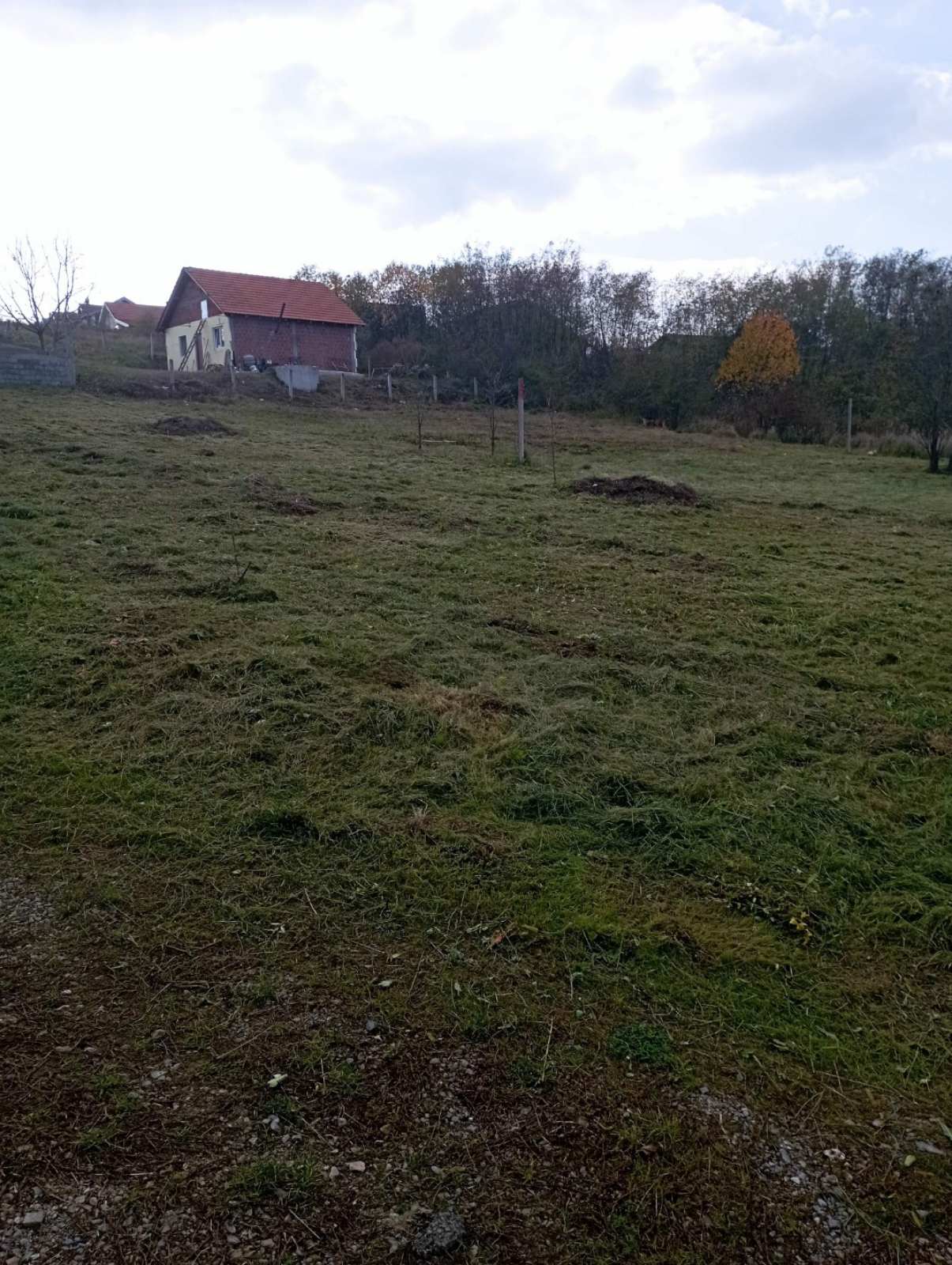 Prodajem plac u Beogradu Miljakovacke staze 3