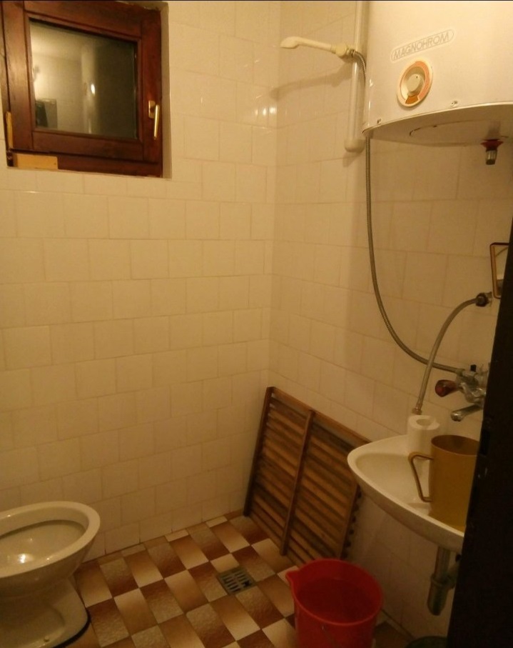 Prodajem kucu na Tari 4