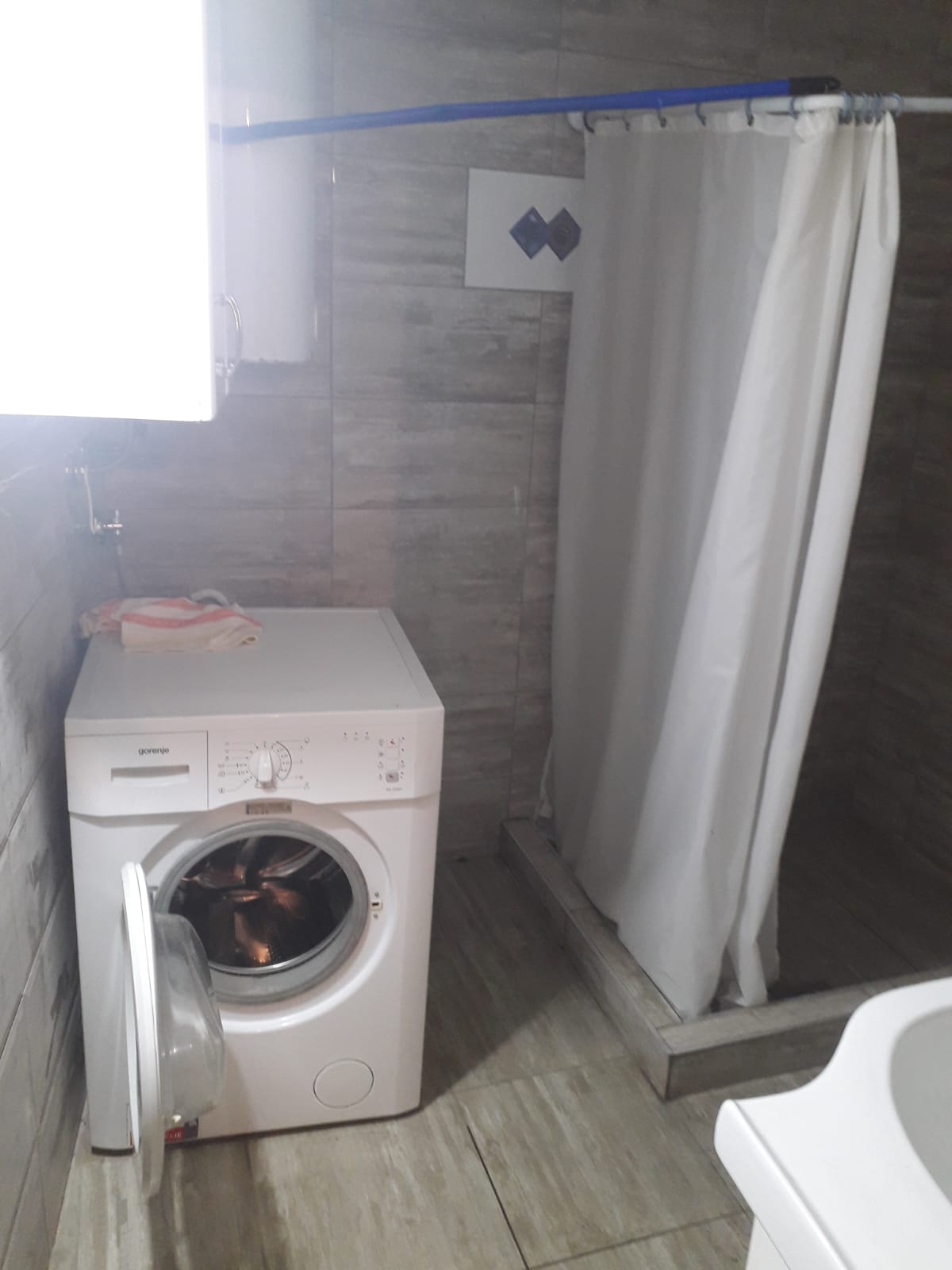 Izdavanje prostornog stana na Karaburmi 4