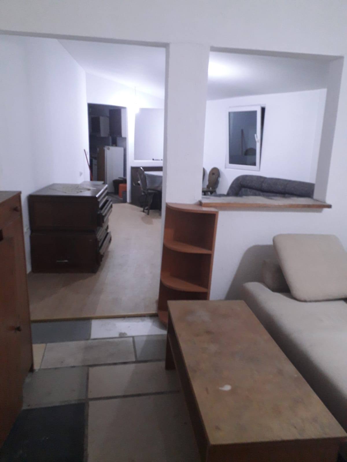 Izdavanje prostornog stana na Karaburmi 3