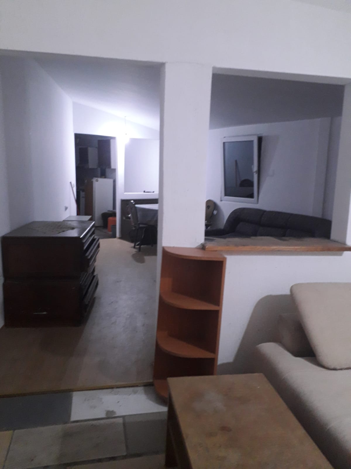 Izdavanje prostornog stana na Karaburmi 2