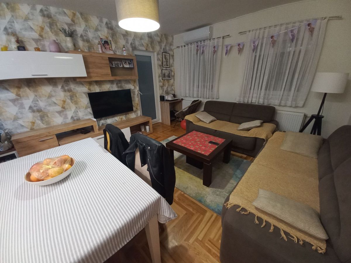 Savršen raspored   porodični stan   bliže Telepu 1