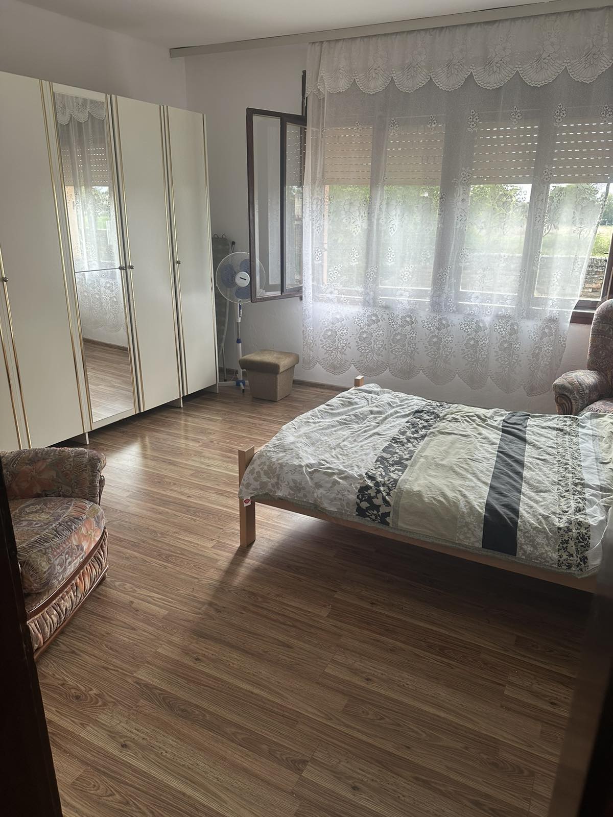 Prodajem kucu u Novim Karlovcima 4