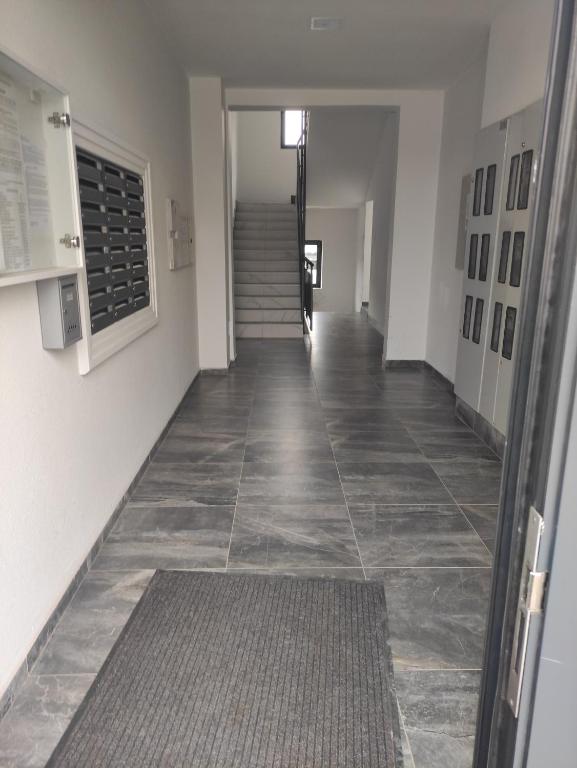 Lux stan iza Sheratona sa pogledom na Frusku goru 3