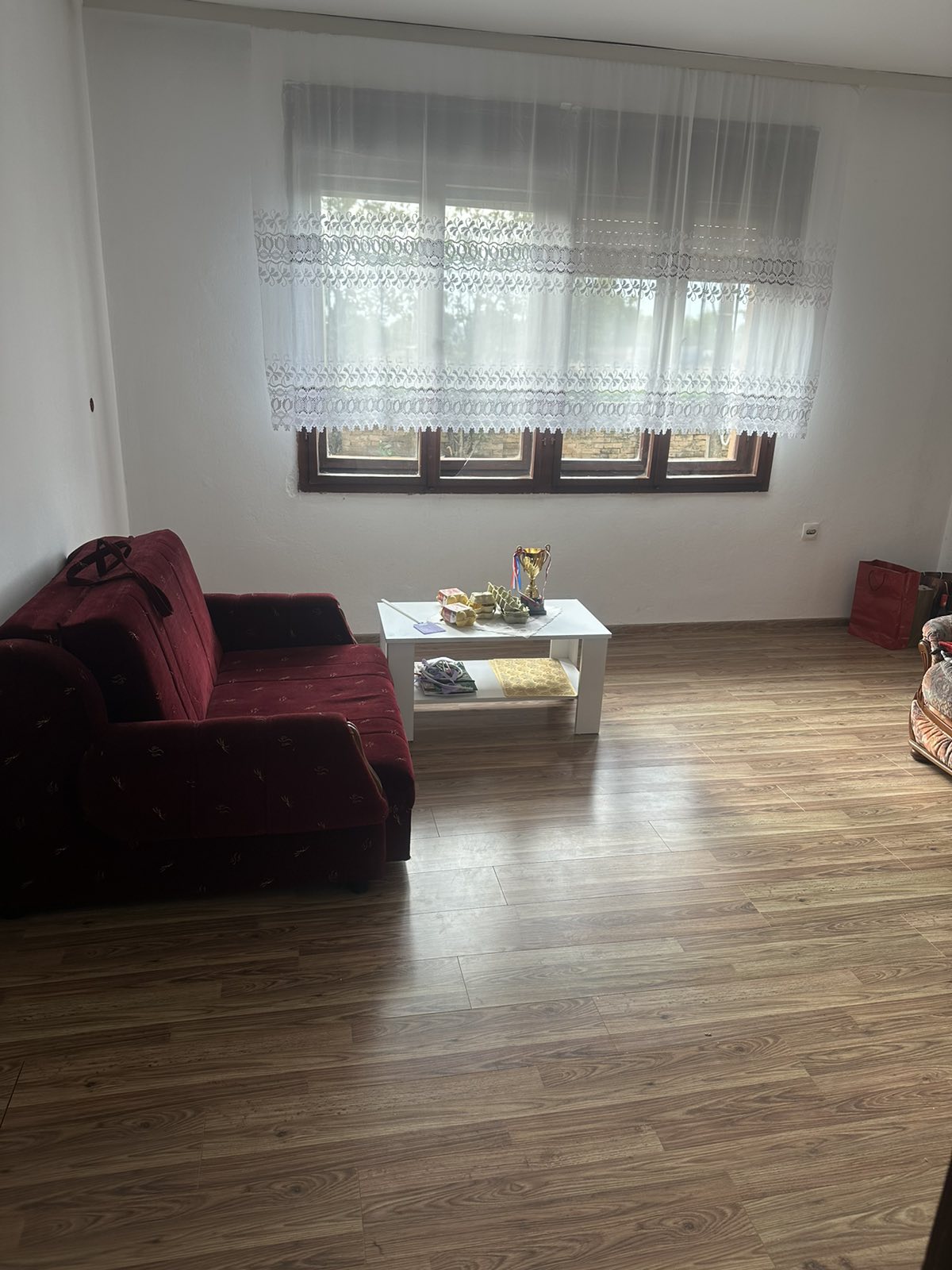 Prodajem kucu u Novim Karlovcima 3