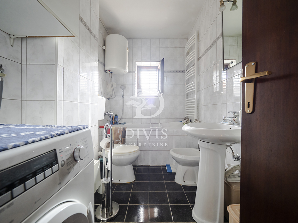 Plavi horizonti  kuća  tri etaže  358m2  7a placa 4