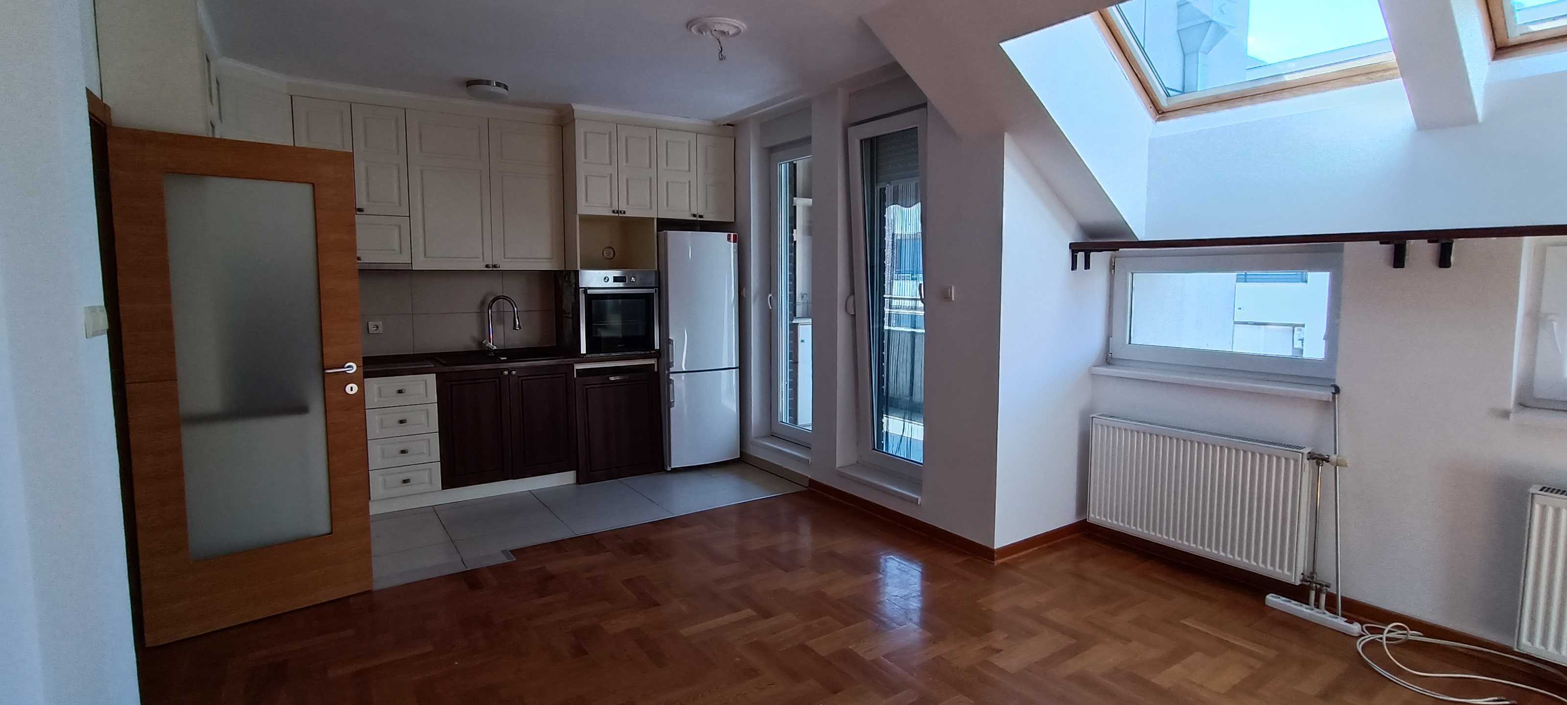 Izuzetno lep stan u kvalitetnoj zgradi  centar Novog Sada 3