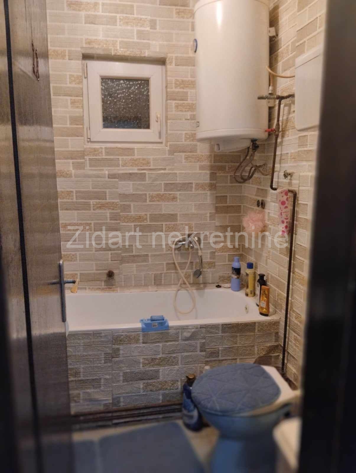 Batajnica, Zemun, kuća na prodaju  3