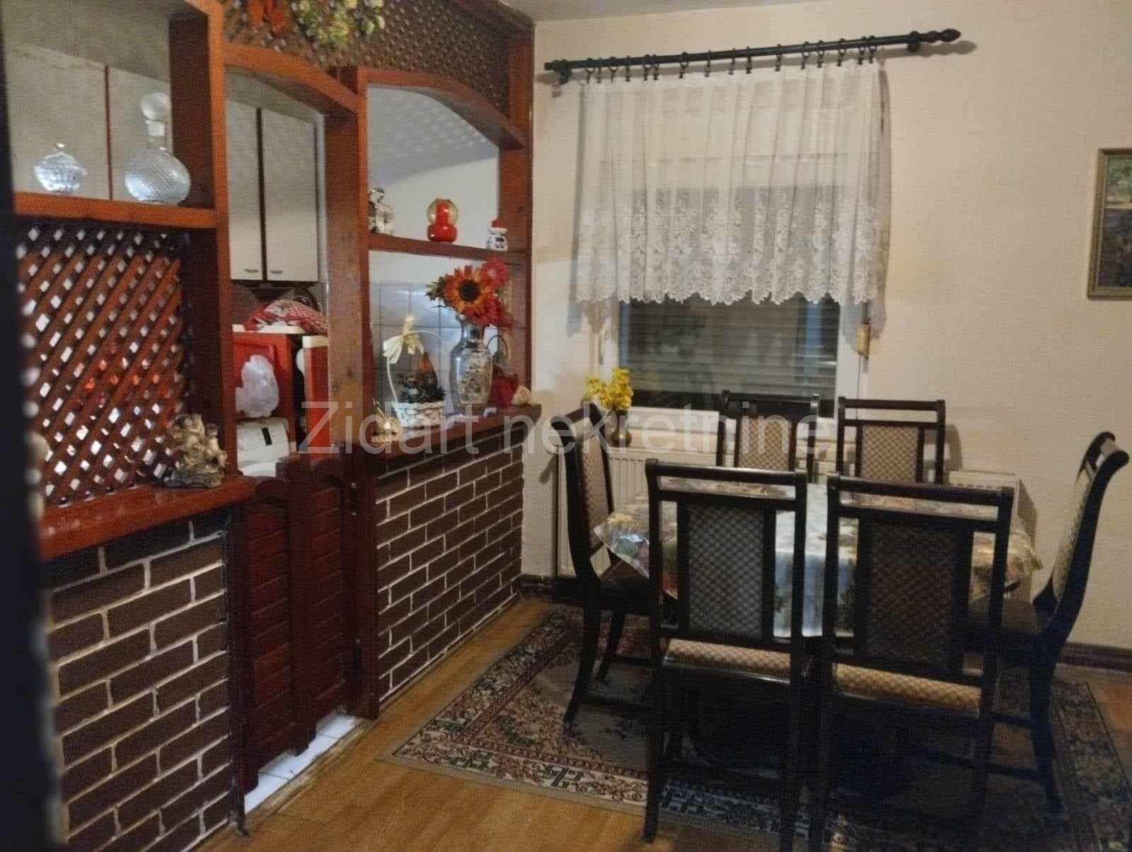 Batajnica, Zemun, kuća na prodaju  1