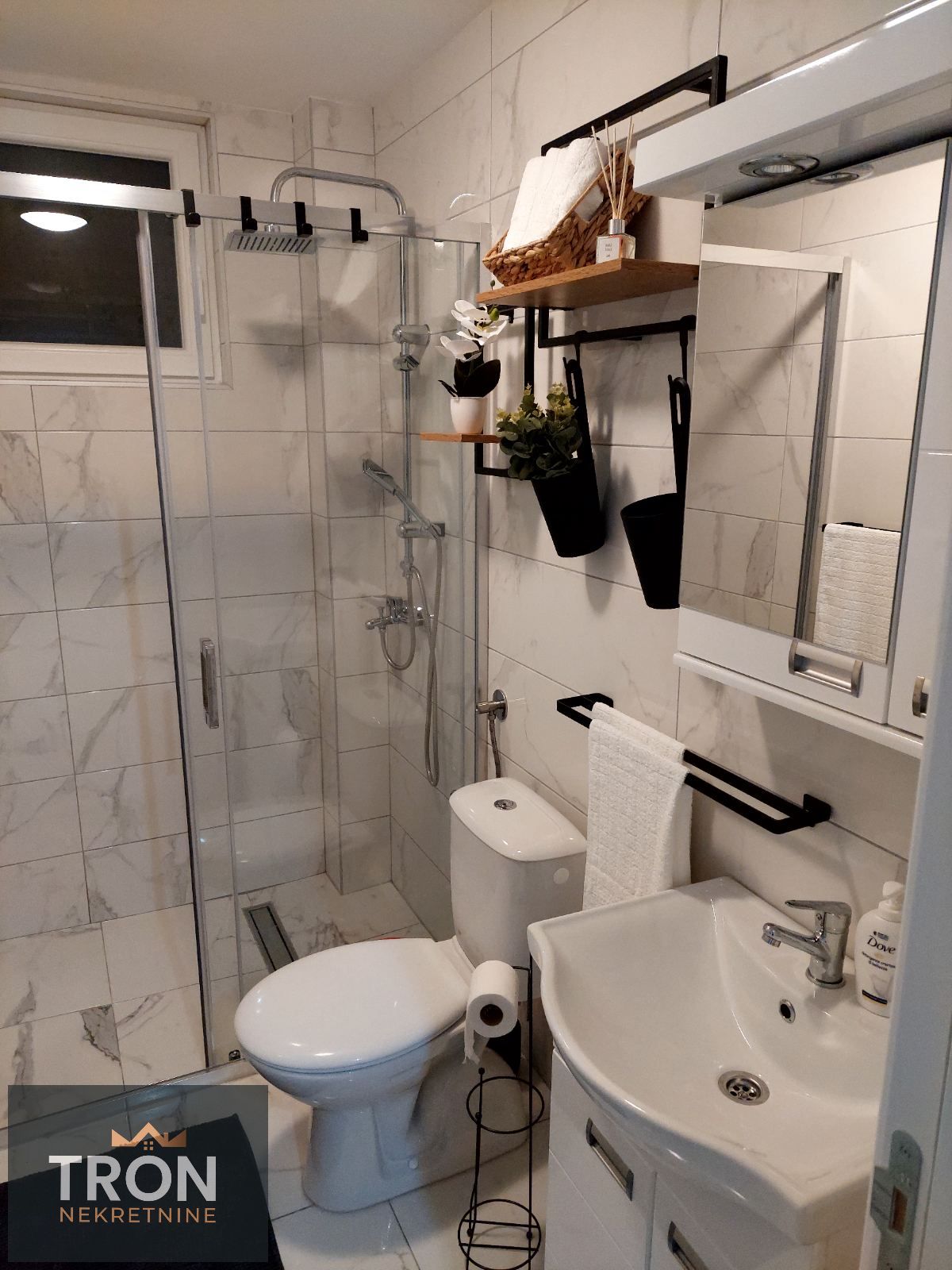 Prelep luksuzan stan kod Slatine  42m2 5