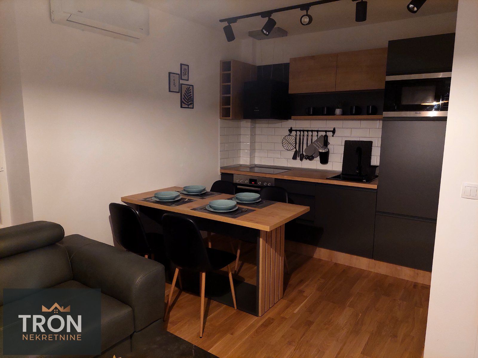 Prelep luksuzan stan kod Slatine  42m2 2