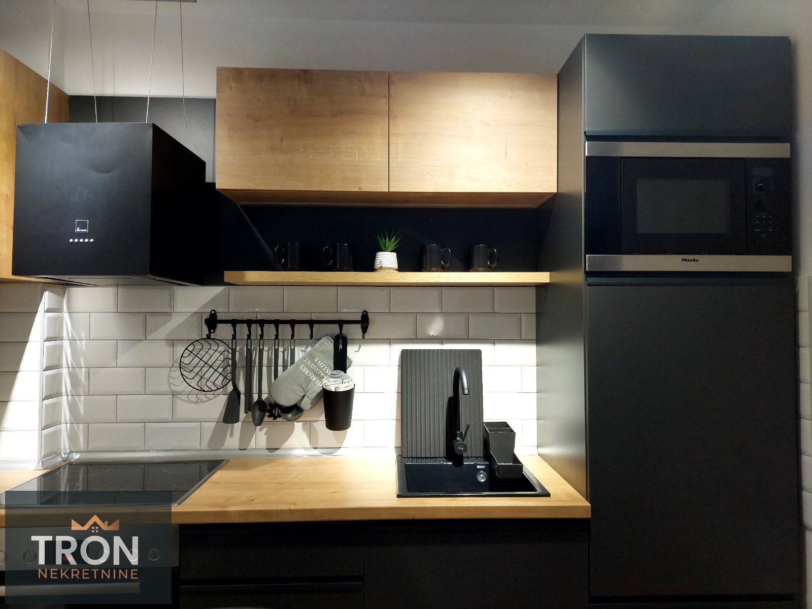 Prelep luksuzan stan kod Slatine  42m2 3