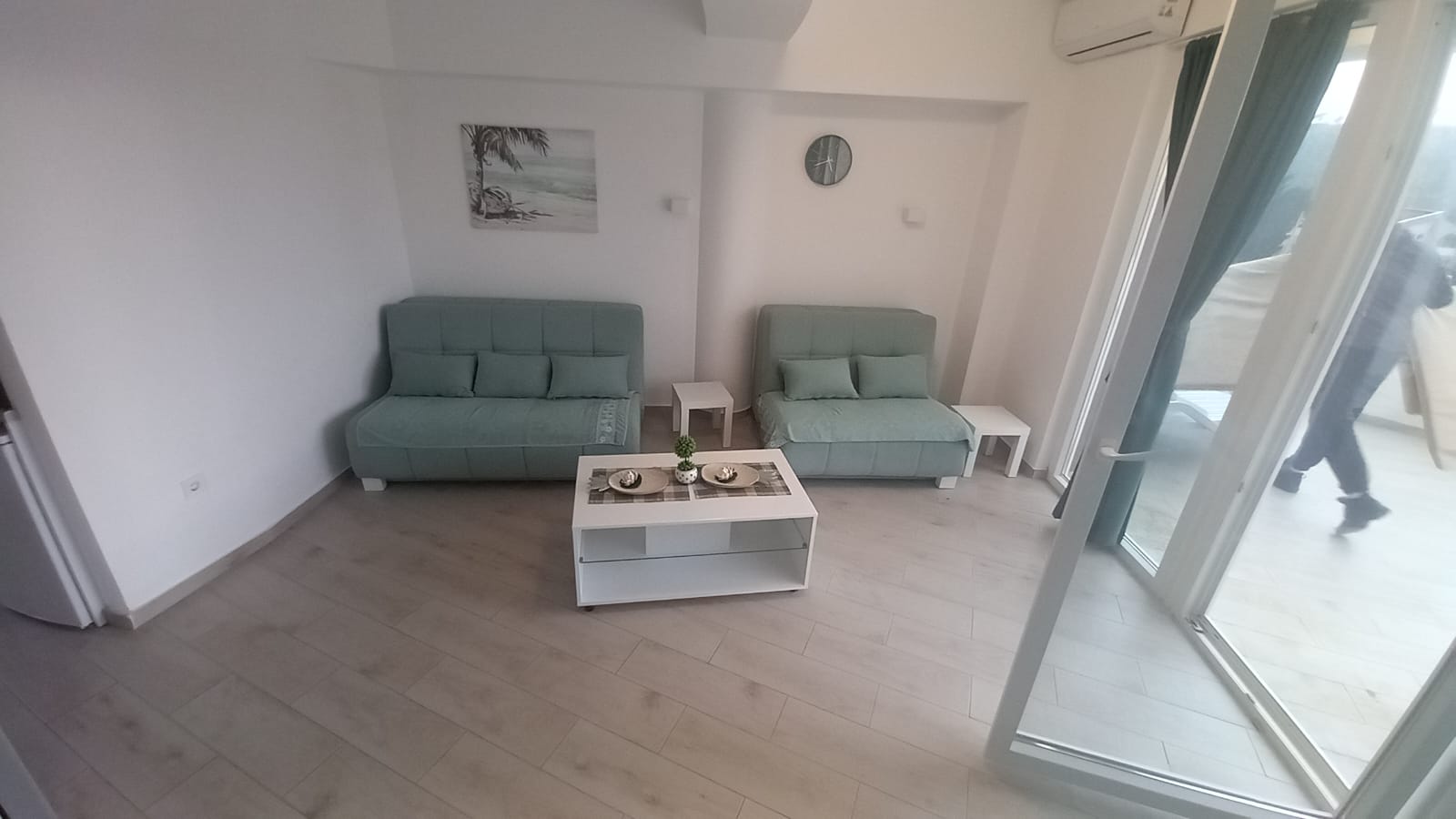 Sutomre  nova garsonjera  400m od plaže 2