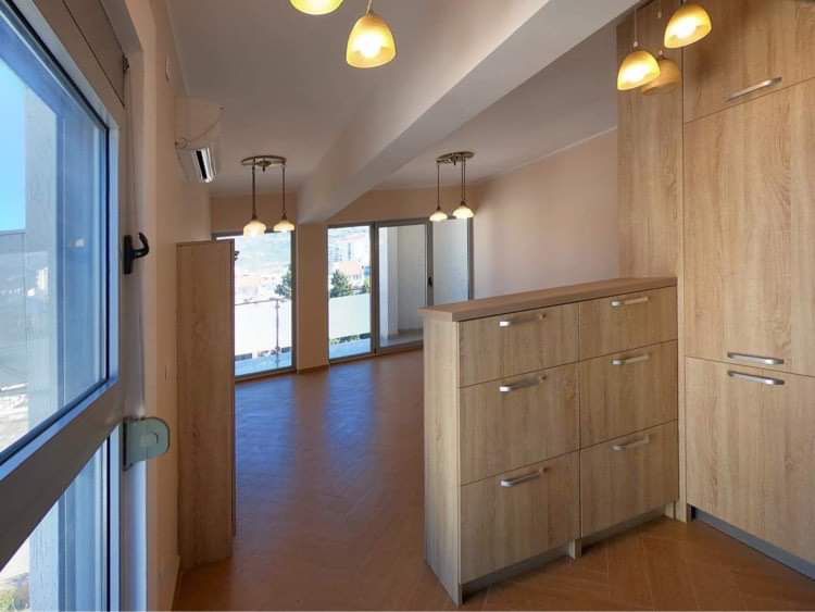 Bar  1 soban stan u centru 2