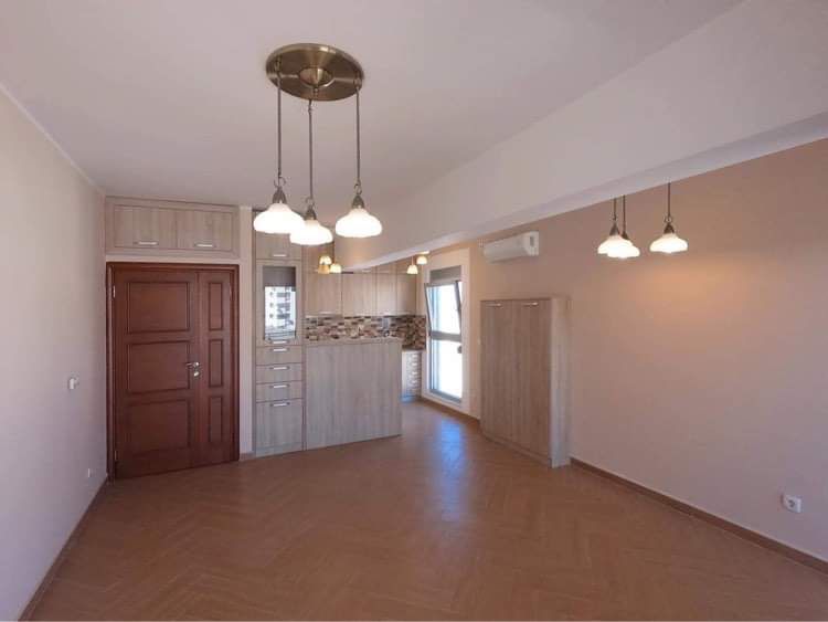 Bar  1 soban stan u centru 1