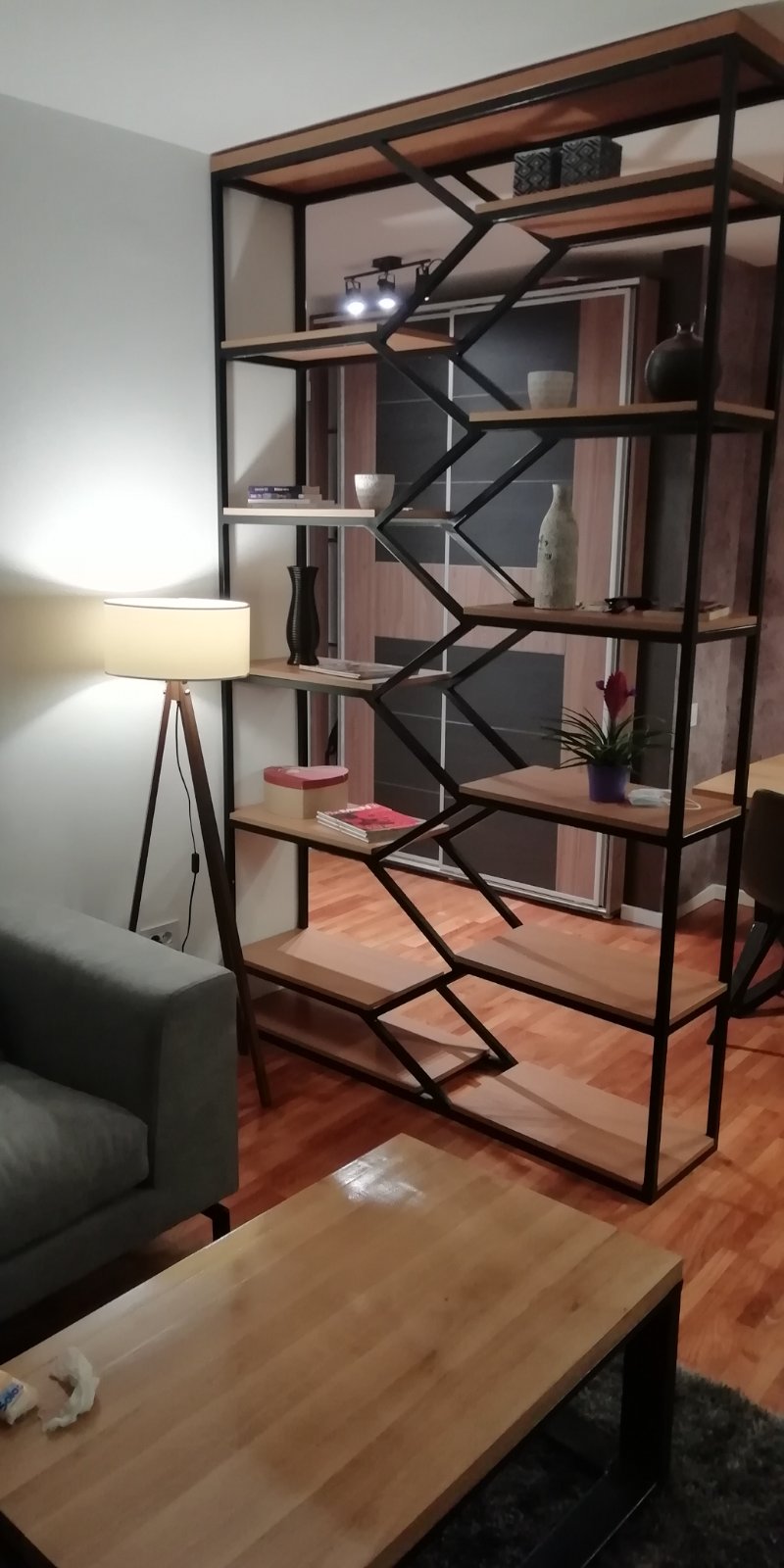 Izdajem jednoiposoban stan u centru Niša 3