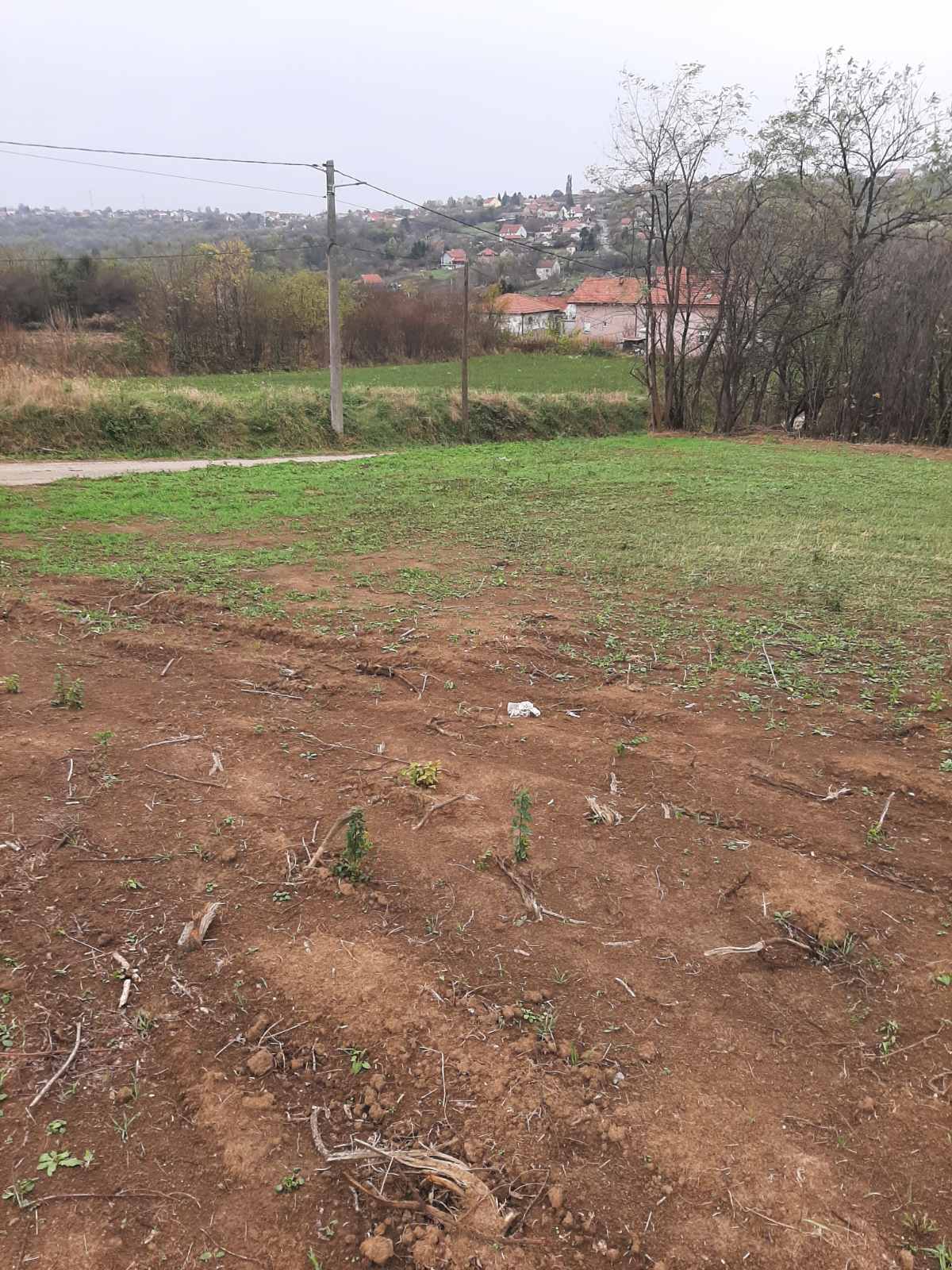 Prodaje se plac 10 ari opstina Čukarica  mesto Velika Moštanica 3