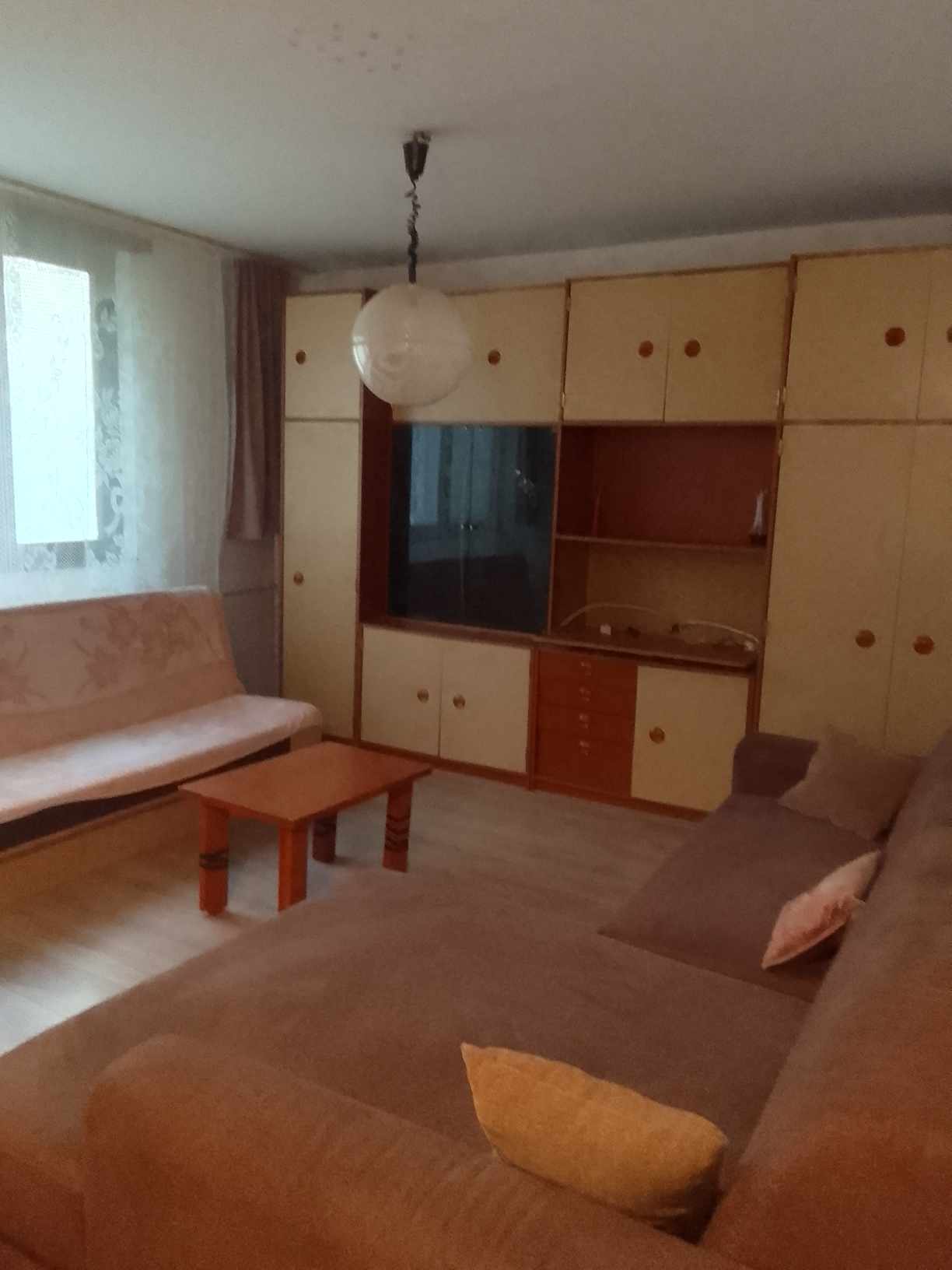 Izdajem jednosoban stan 2