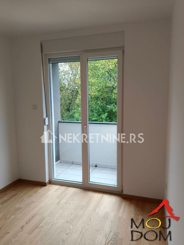 Stan,NOVI SAD,MALI BEOGRAD,kv: 68, € 99900, ID: 1023493 15