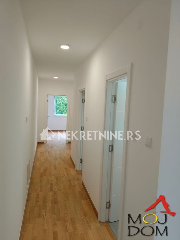Stan,NOVI SAD,MALI BEOGRAD,kv: 68, € 99900, ID: 1023493 8