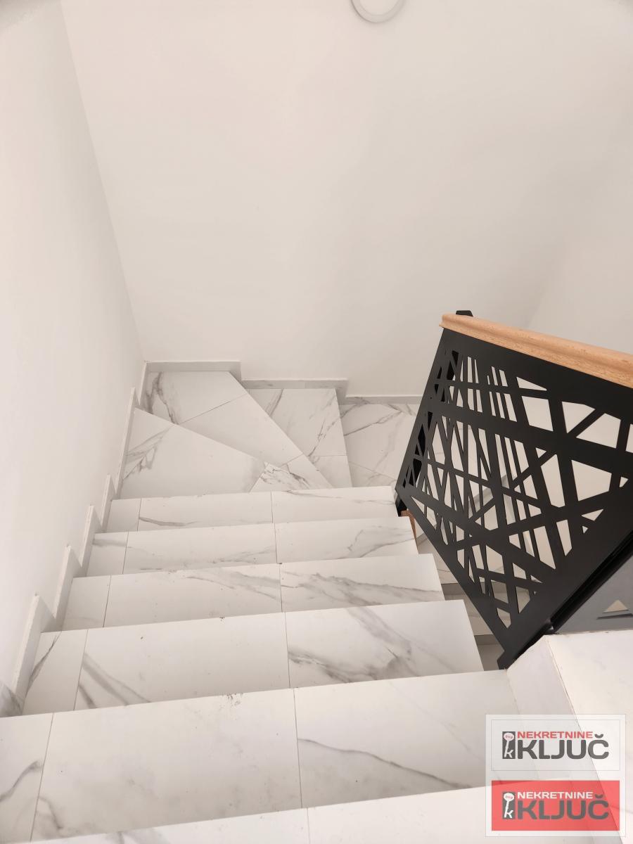 KOD LIPOV GAJ-A, 79 m2+ krovna terasa, Trosoban, Vila, Namešten 7