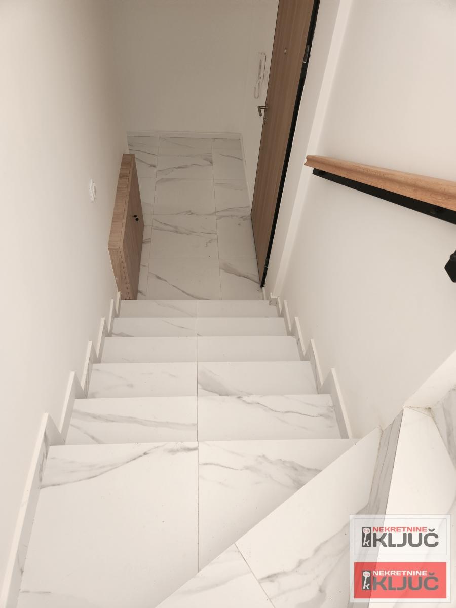 KOD LIPOV GAJ-A, 79 m2+ krovna terasa, Trosoban, Vila, Namešten 8