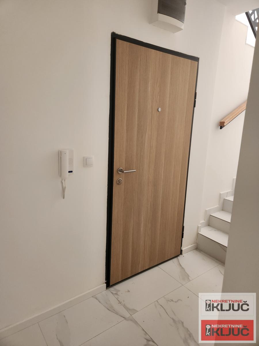 KOD LIPOV GAJ-A, 79 m2+ krovna terasa, Trosoban, Vila, Namešten 23